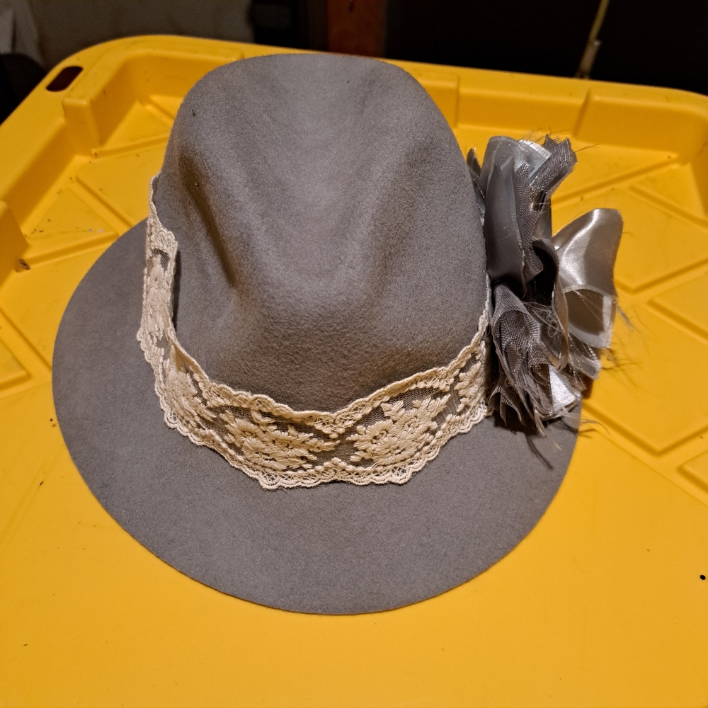 Elegant Gray Women's Hat with Lace and Bow